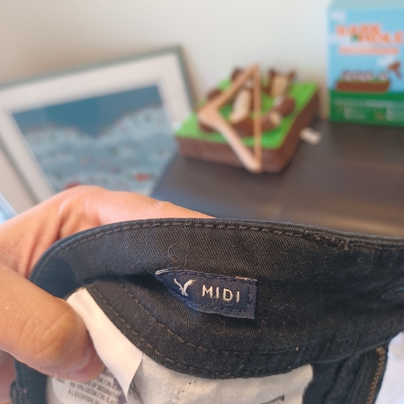 American Eagle Black Midi Shorts - Picture 3 of 5